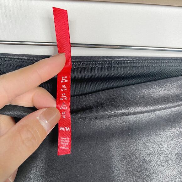 Spanx Womens Medium M Black Faux Leather Leggings Sleek Smoothing High Waist - Picture 10 of 10